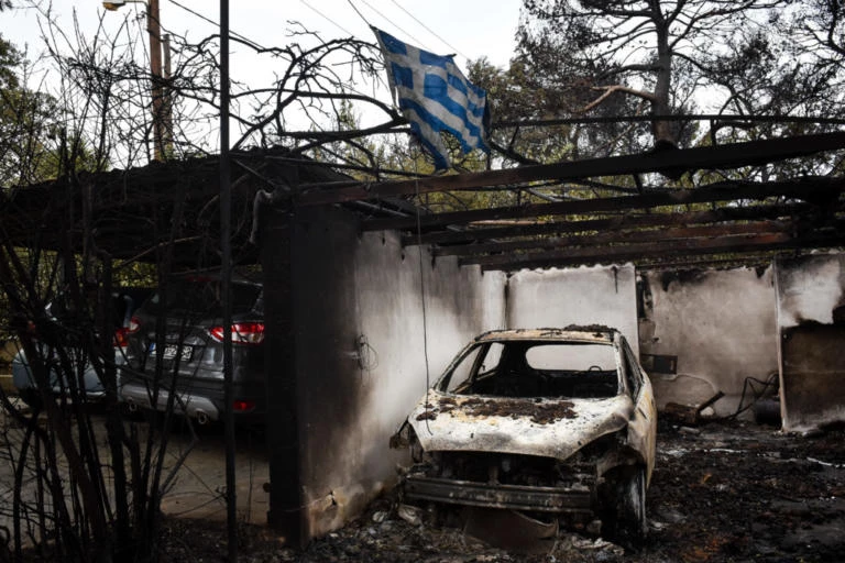 74 οι νεκροί και 187 οι τραυματίες – Φρίκη και «παγωμάρα» – «Είδα 10 νεκρούς μπροστά μου, σώσαμε 800» – «Εικόνες μικρασιατικής καταστροφής»